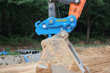 Load image into Gallery viewer, Kangto Hydraulic Quick Coupler Tilt Rotating Quick Hitch Coupler Excavator Parts for HITACHI