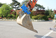 Load image into Gallery viewer, Kangto Hydraulic Quick Coupler Tilt Rotating Quick Hitch Coupler Excavator Parts KTP1000